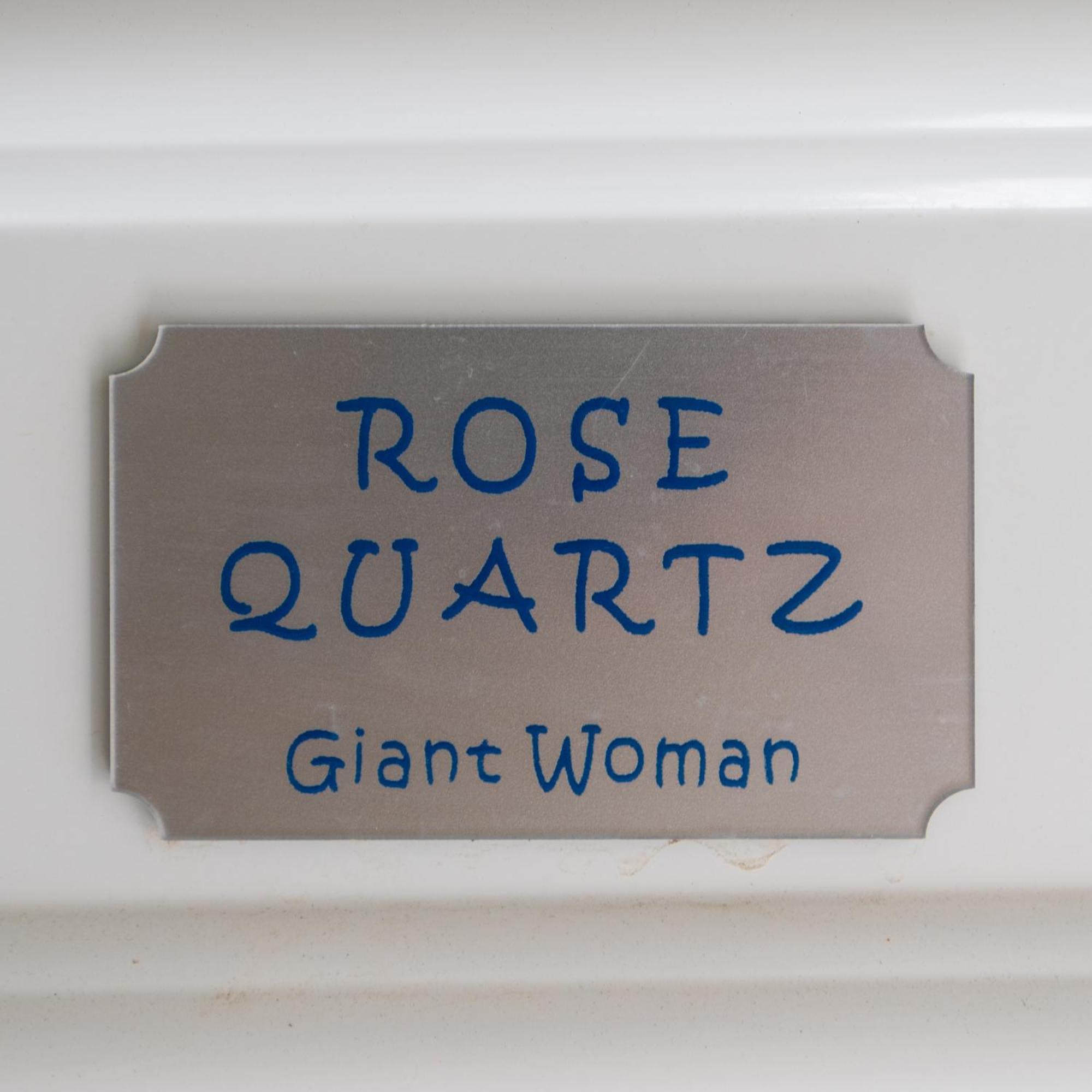 Апартаменты Giant Woman Цуцурос Экстерьер фото